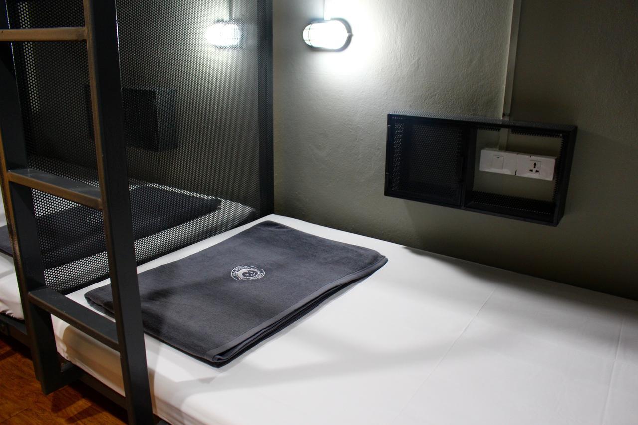 Mad Monkey Hostel Бангкок Екстер'єр фото