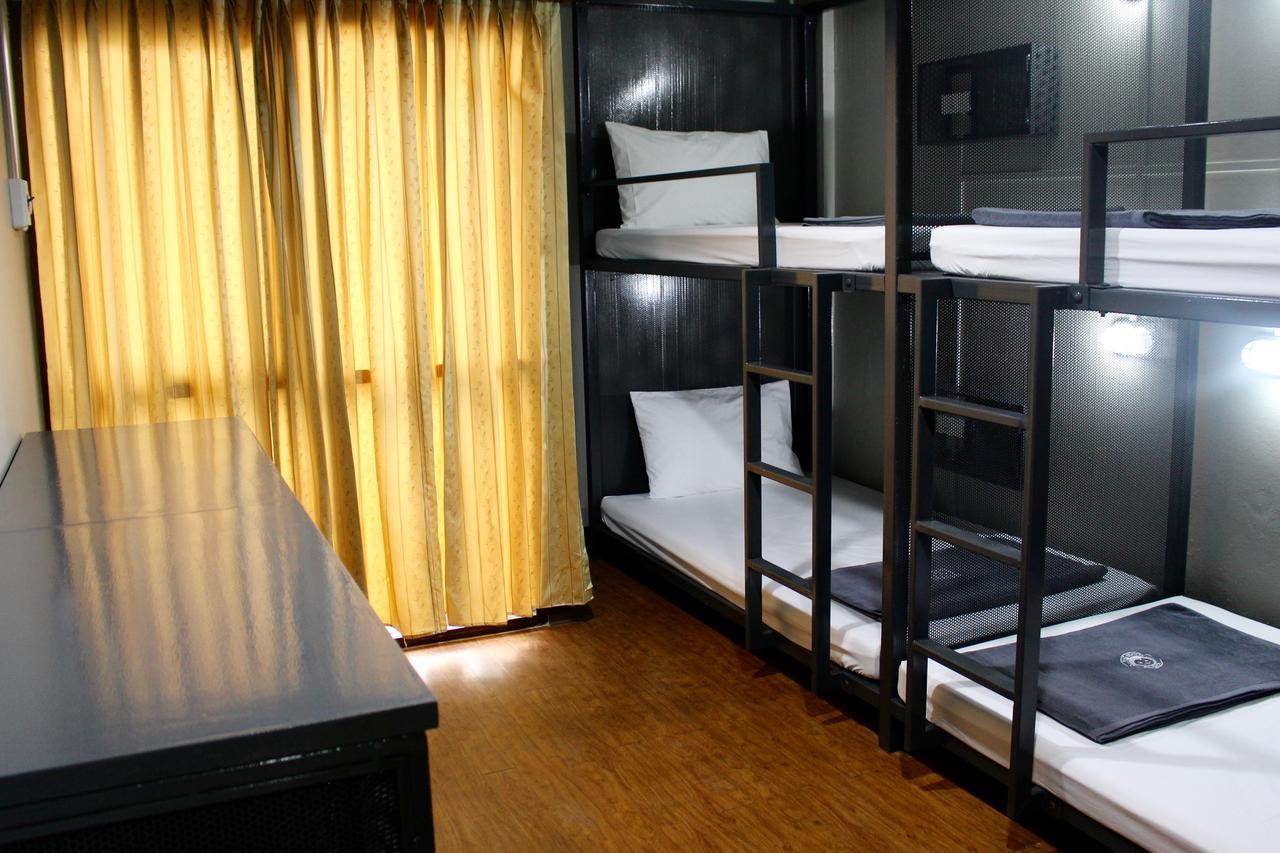 Mad Monkey Hostel Бангкок Екстер'єр фото