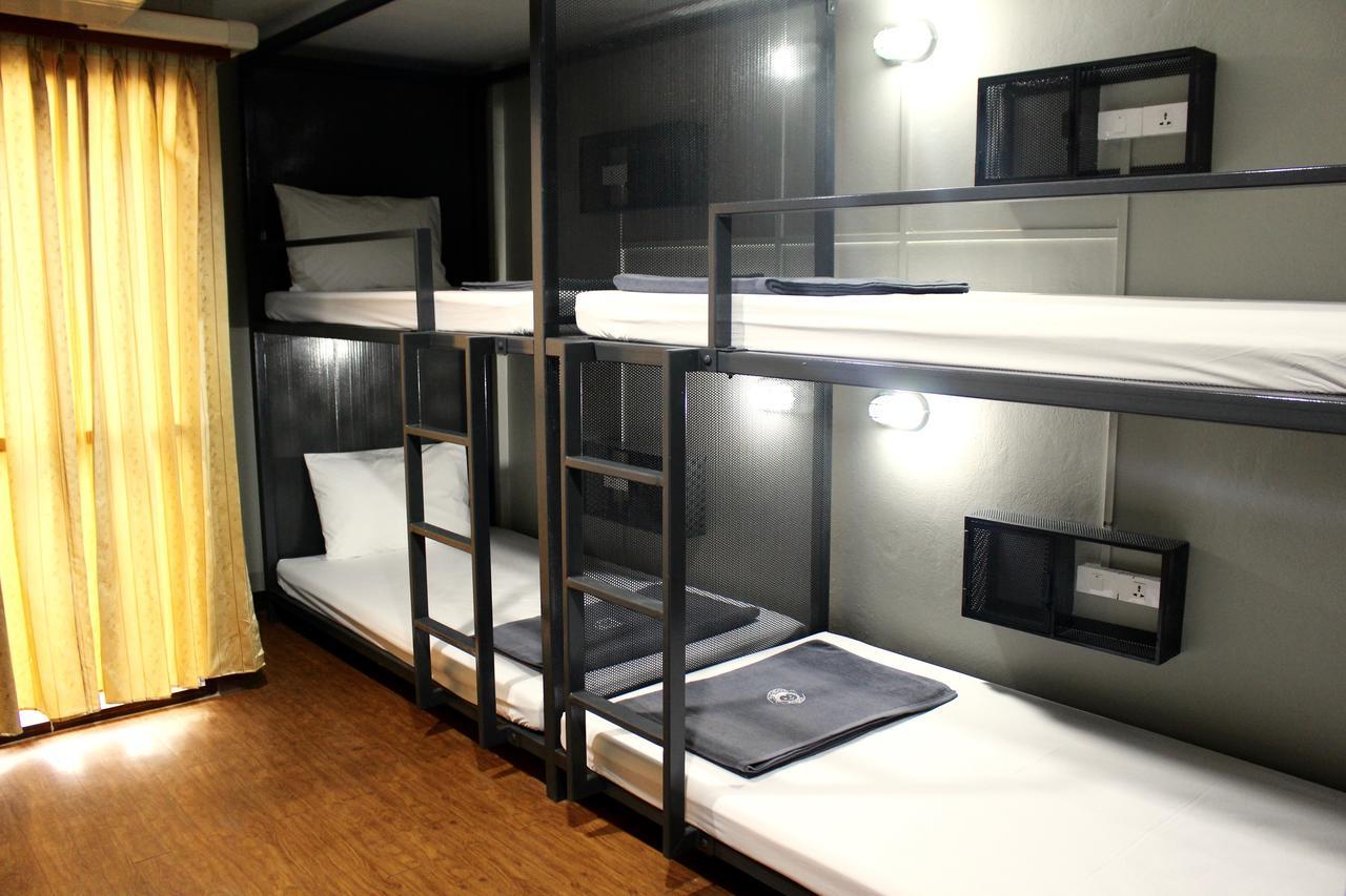 Mad Monkey Hostel Бангкок Екстер'єр фото