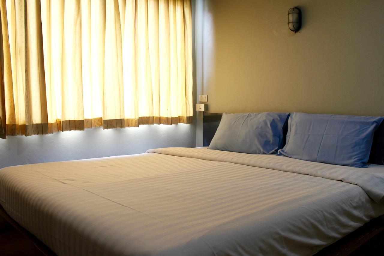 Mad Monkey Hostel Бангкок Екстер'єр фото