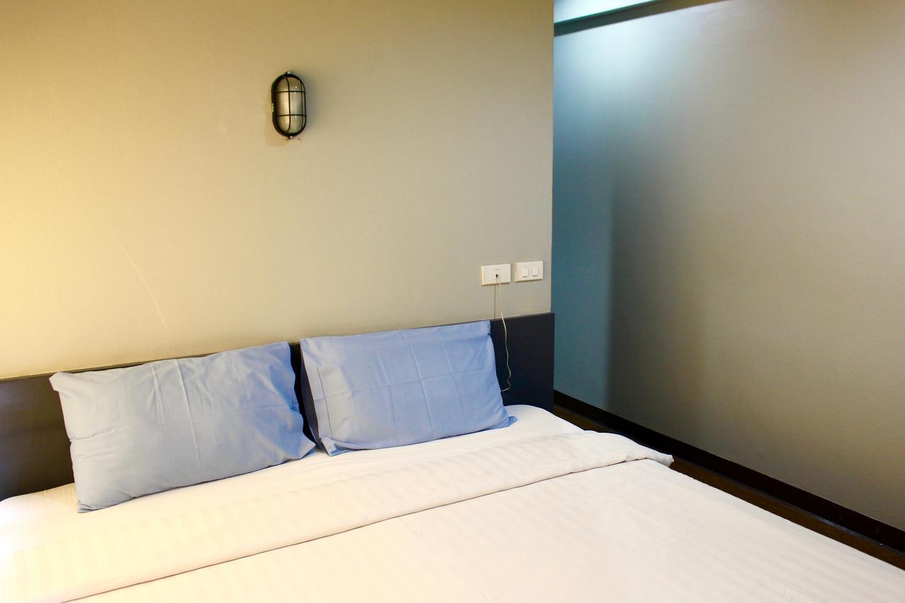 Mad Monkey Hostel Бангкок Екстер'єр фото