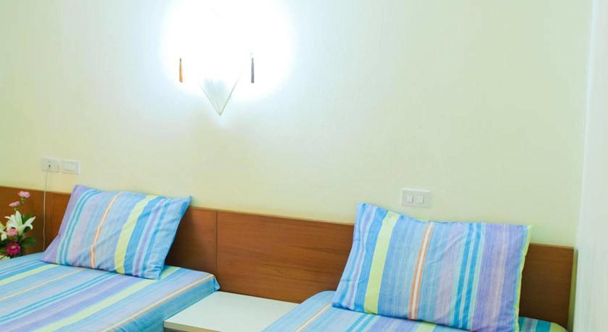 Mad Monkey Hostel Бангкок Екстер'єр фото