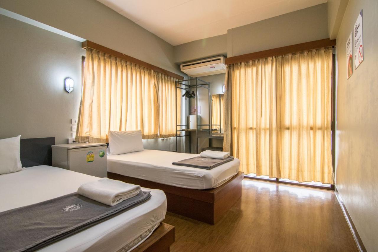 Mad Monkey Hostel Бангкок Екстер'єр фото